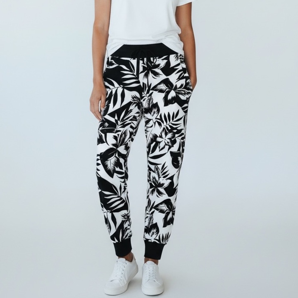 NWT Express Black & White Tropical Floral Mid Rise Jogger Ankle Pants Small
